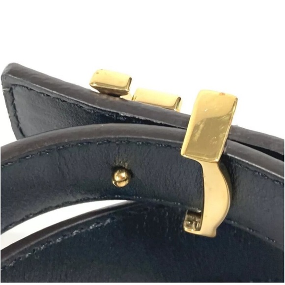 Authentic LOUIS VUITTON M0431M Monogram Belt-LV
Iconic 20MM Reversible Thin belt - Picture 12 of 15